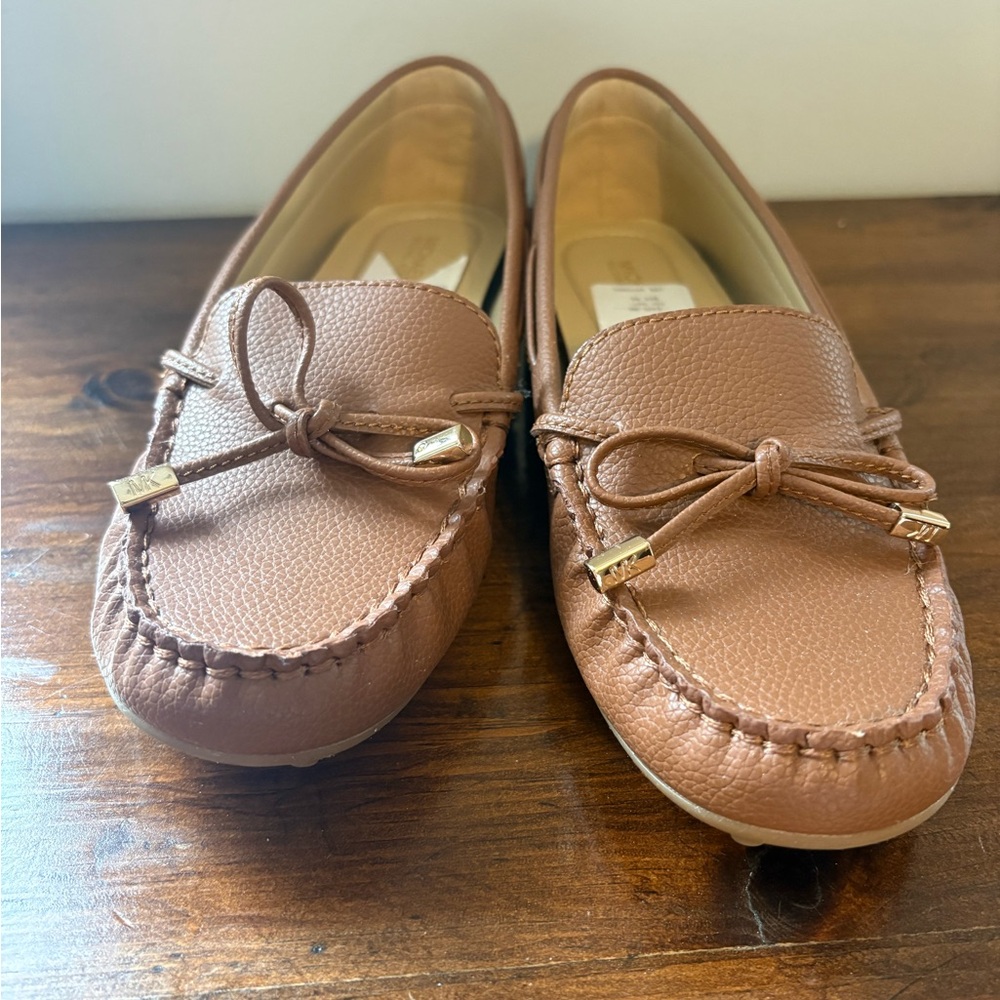 NWT Michael Kors ladies leather daisy moccasin - size 8.5